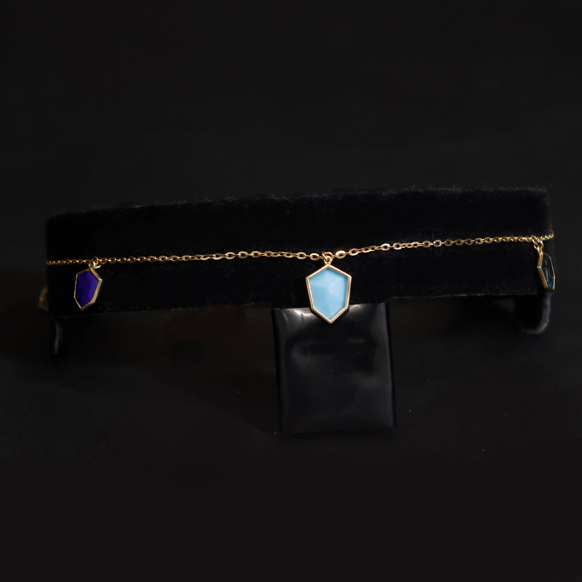 18k Gold Anklet - Gemstone Charm Design - Zero Making Charge - Close View