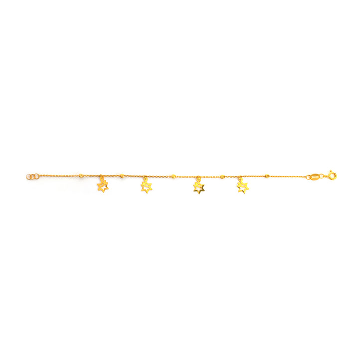 ذهب سوار مع نجمة-shaped charms on white background