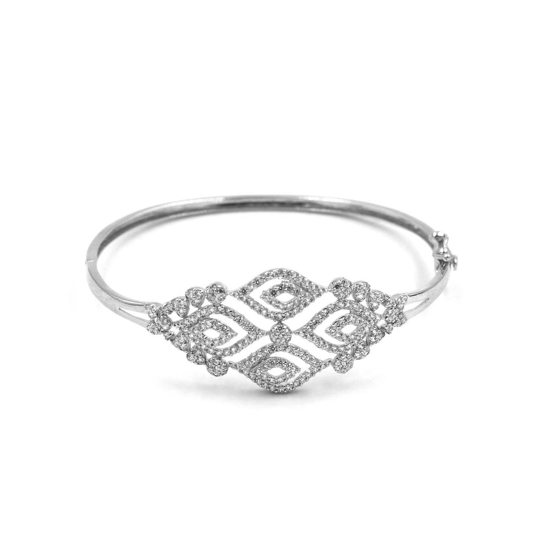 18K White Gold Bracelet with Broad Diamond Floral Pattern
