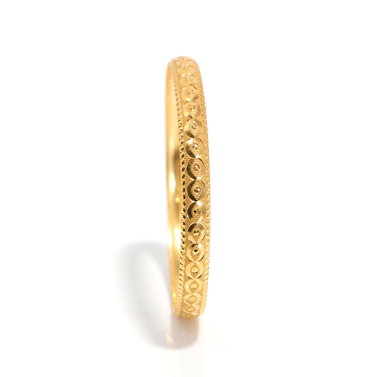 21K Gold Bangle with Scalloped Pattern and Polished Finish - Main View