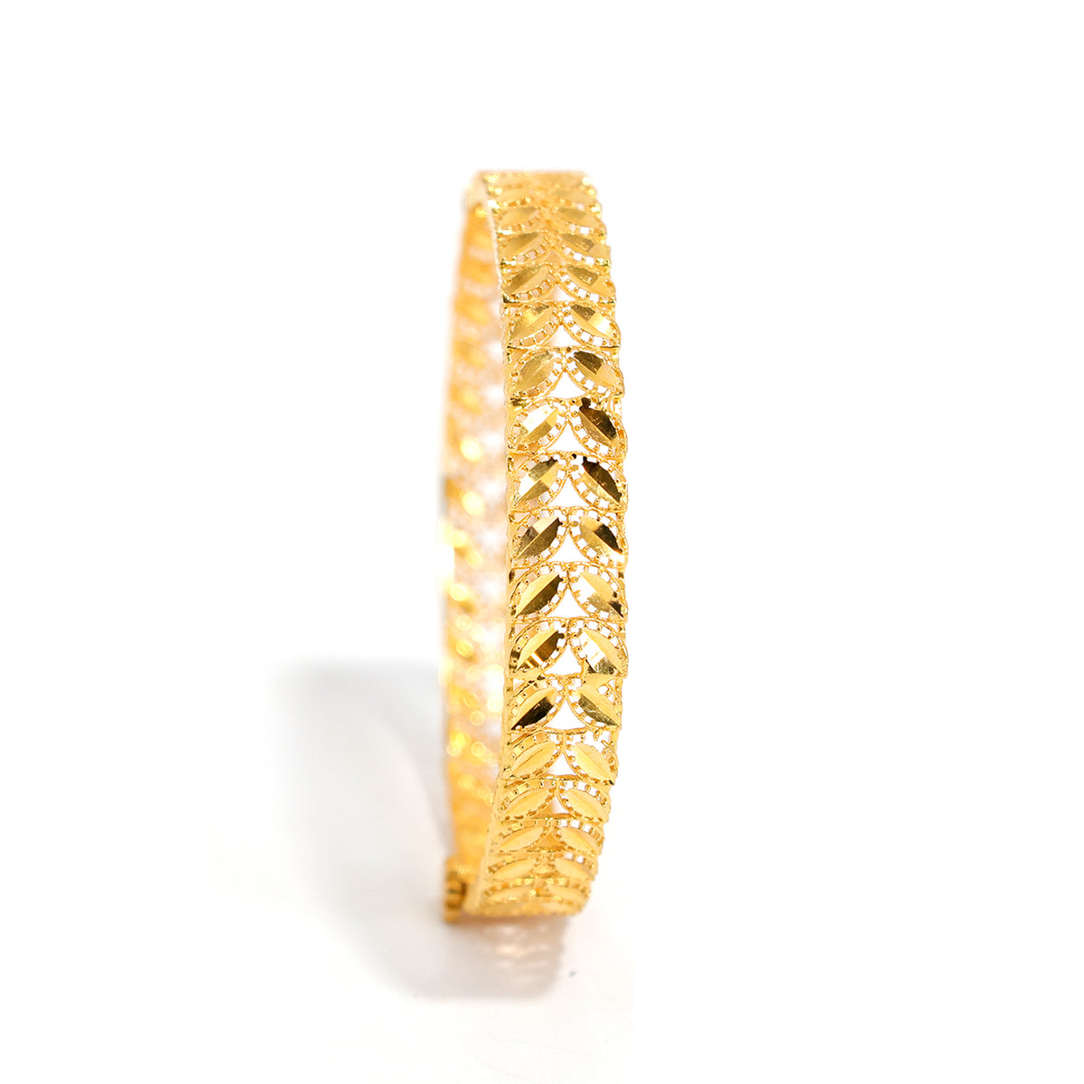 21K Gold Bangle – Lightweight Subtle Pattern Sleek Curve – Main View
