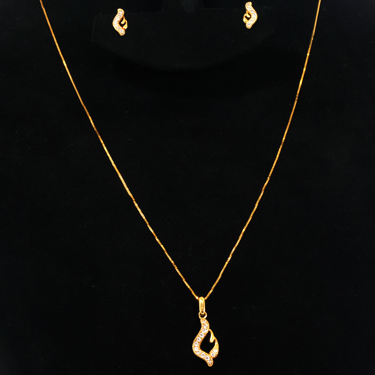 18K Gold Teardrop Stone Necklace & Earring Set