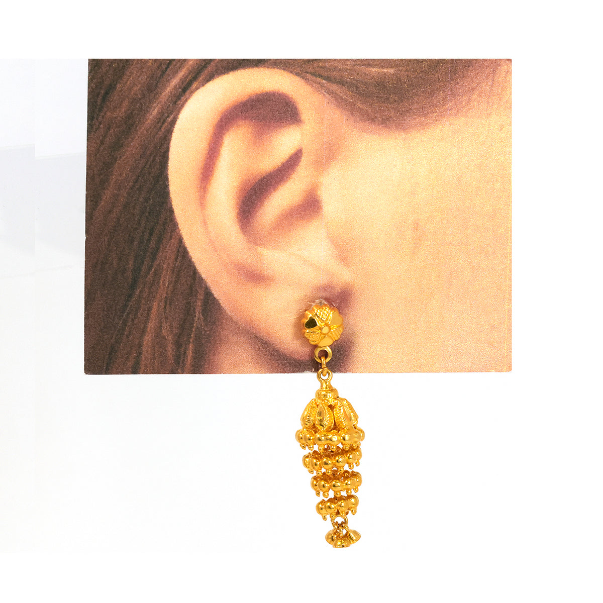 ذهب قرط worn on ear مع plain background