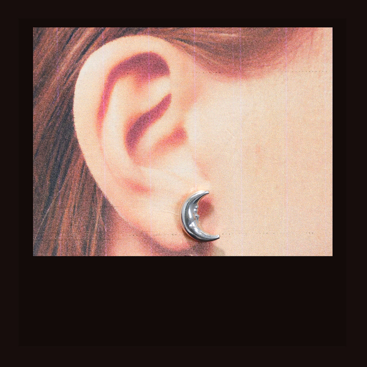 18K Gold Moon Stud Earrings – Minimal Style – Size Reference