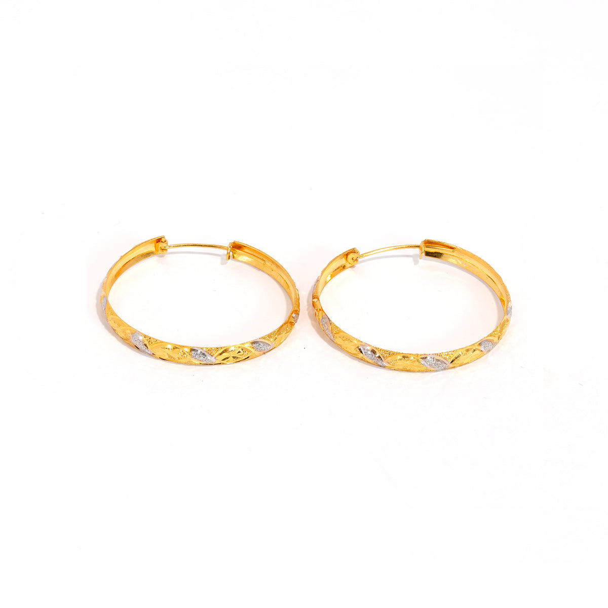 22K Gold Earrings – Two‑Tone Diamond‑Cut Hoop Design – Main View