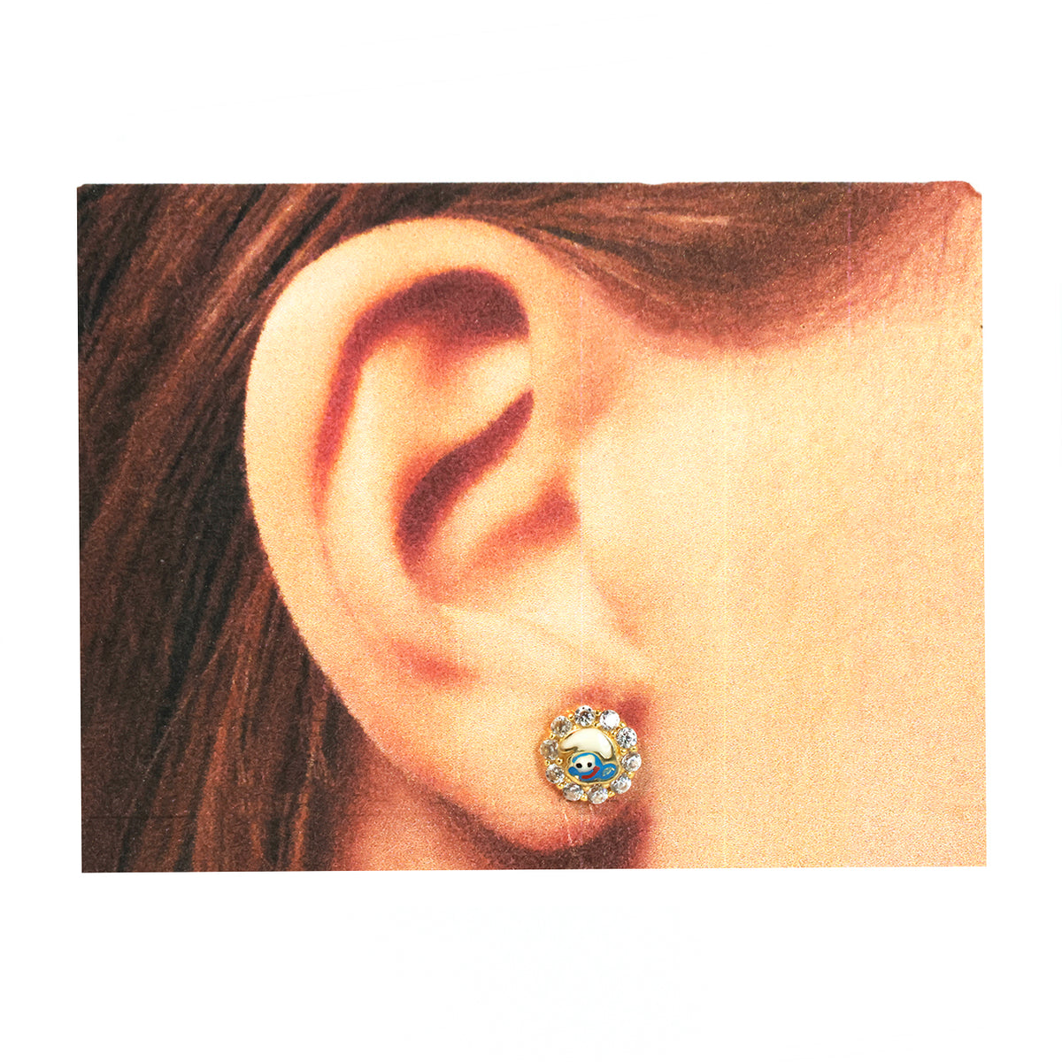 Close-up من ear weaخاتم decorative قرط مع blue gemstone.