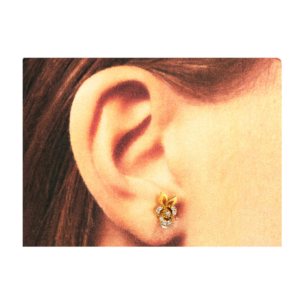 ذهب قرط worn on ear مع neutral background