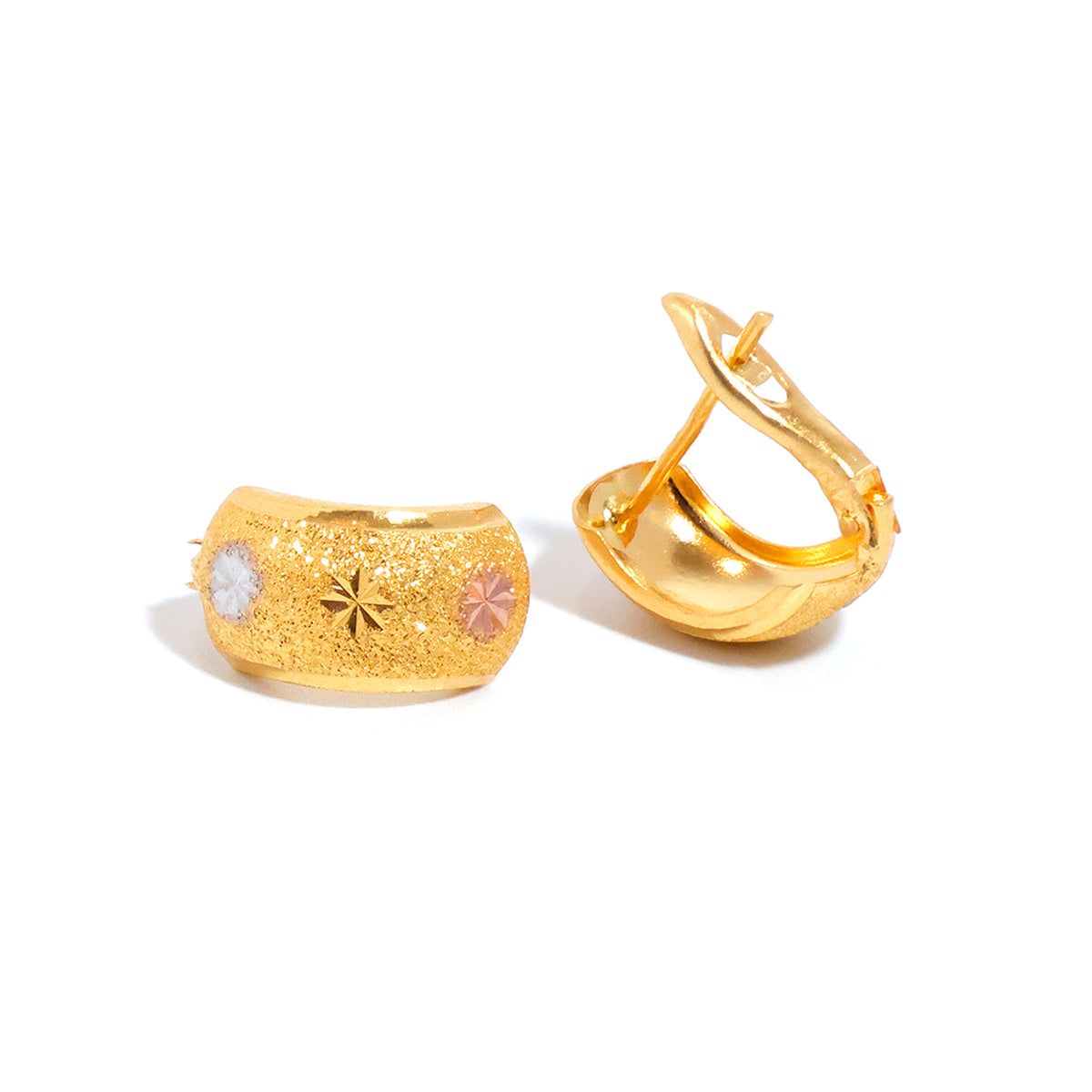 22K ذهب Textured Huggie أقراط - الفنان