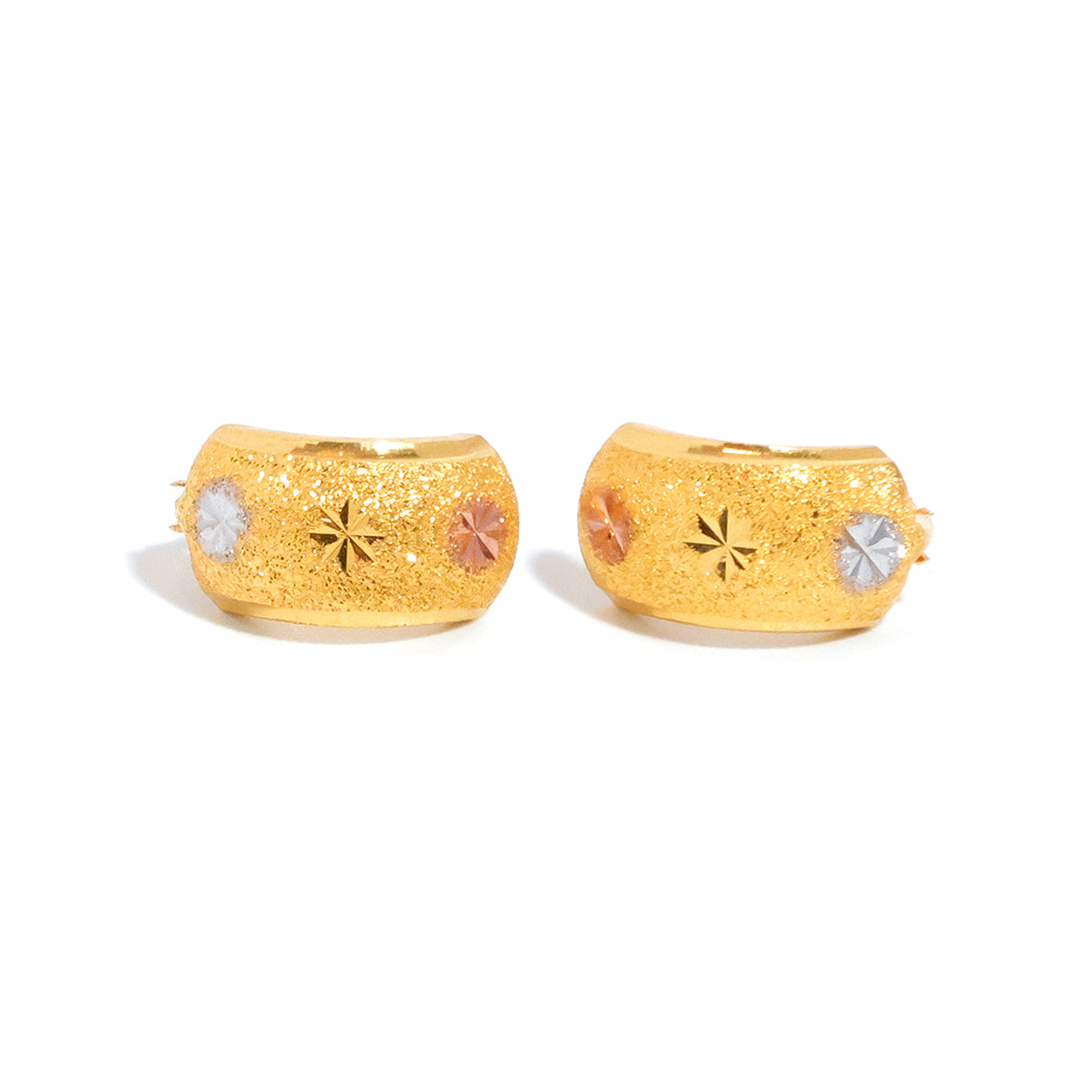 22K ذهب Textured Huggie أقراط - الفنان