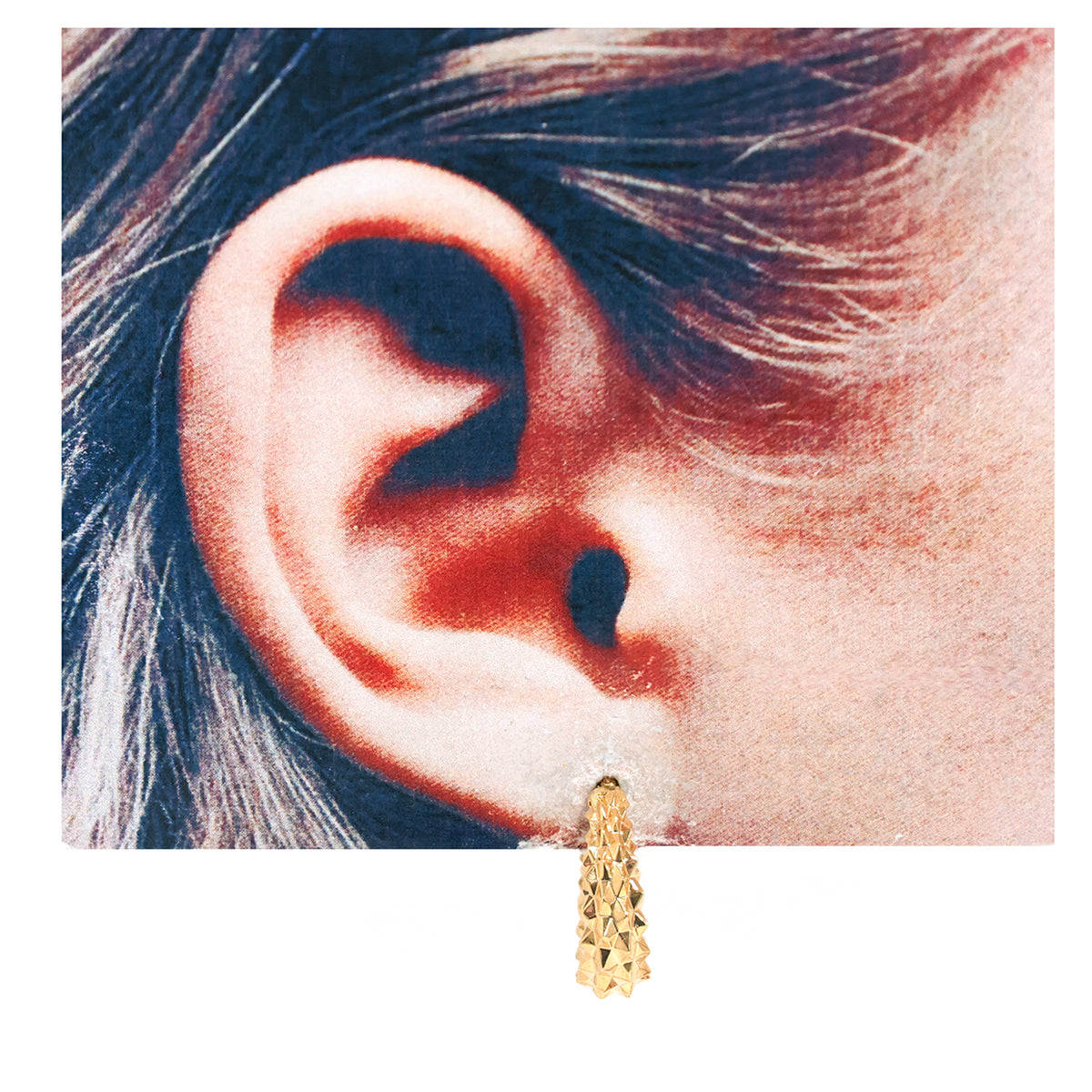 18K Gold Earrings – chunky hoop with all-over diamond-cut lattice texture – Size Reference