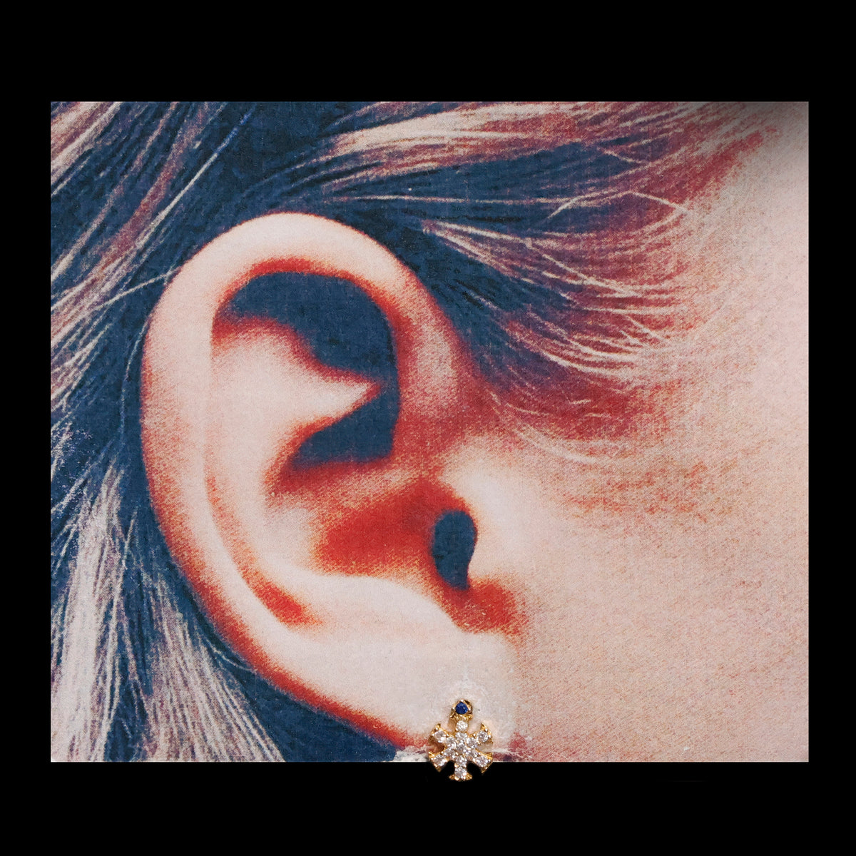 18k Gold Stud Earrings - CZ & Sapphire Design - Size Reference
