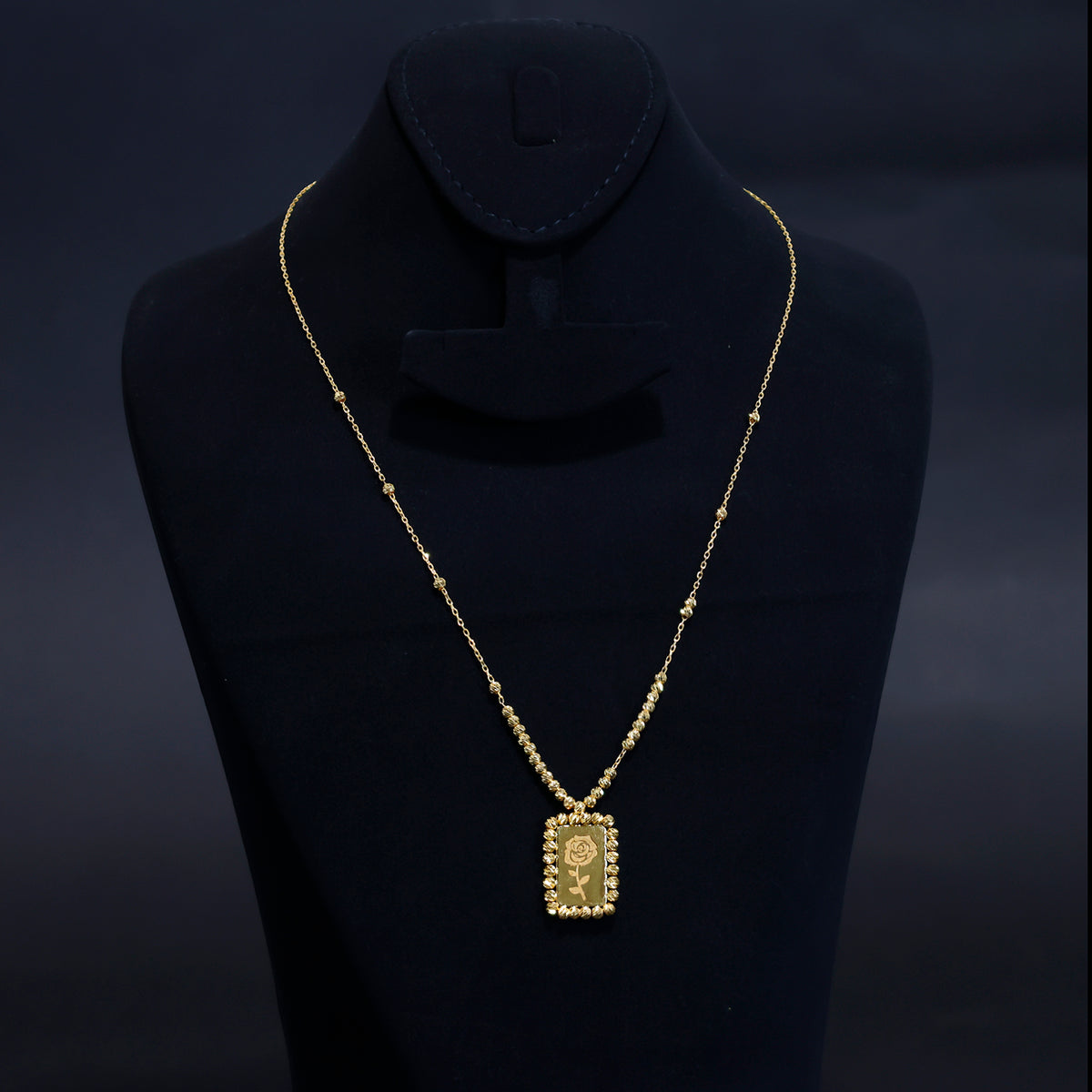 21K Gold Necklace – Rectangular pendant engraved with a rose design - Main View