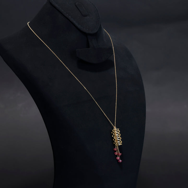 18K ذهب قلادة مع Red Coloured Beads – بدون مصنعية - Side Angle