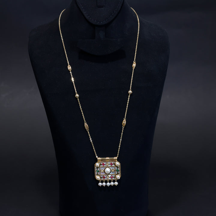 18K Gold Necklace with Traditional Pendant Design – Main View