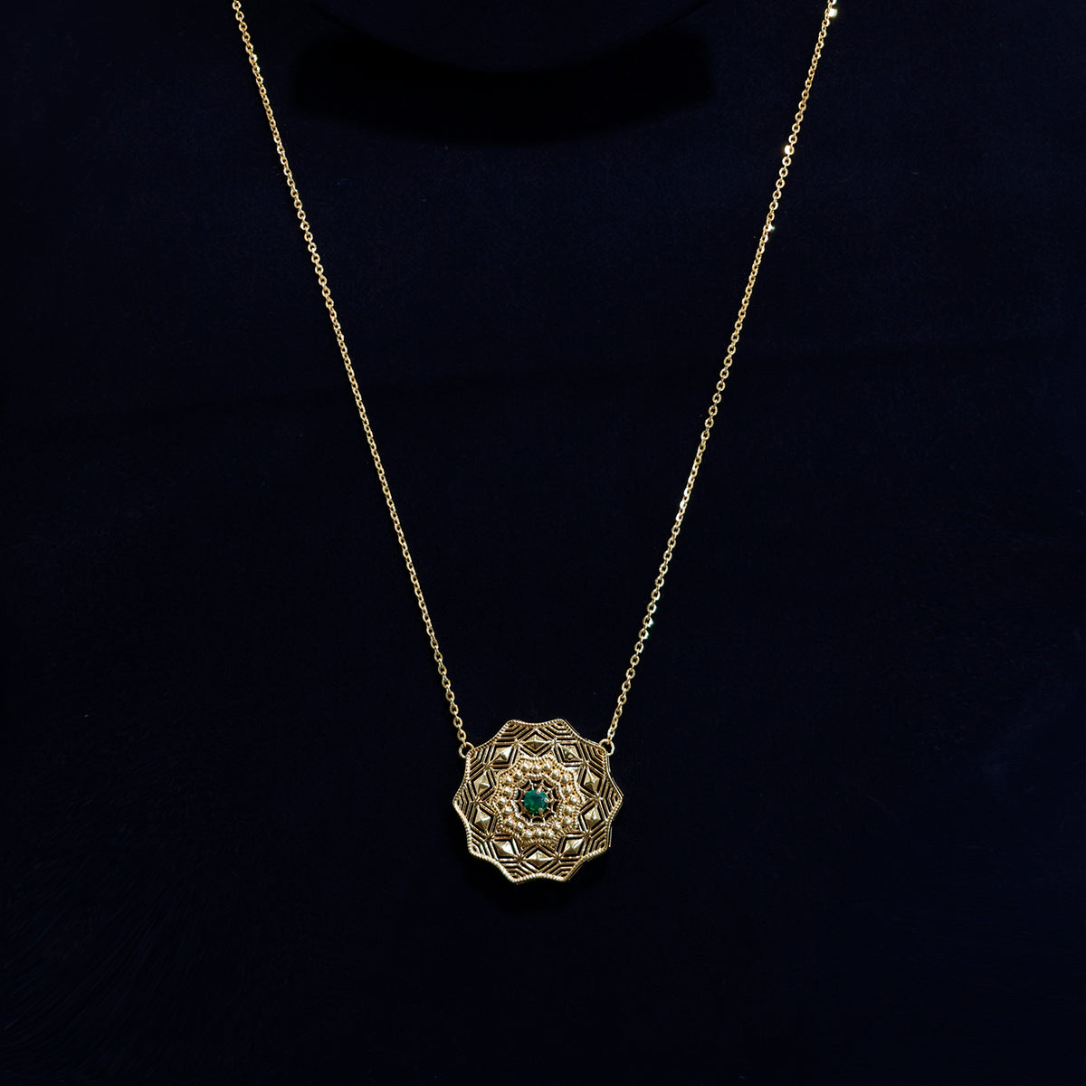 21K Gold Necklace – Octagonal pendant with geometric pattern - Close 
View