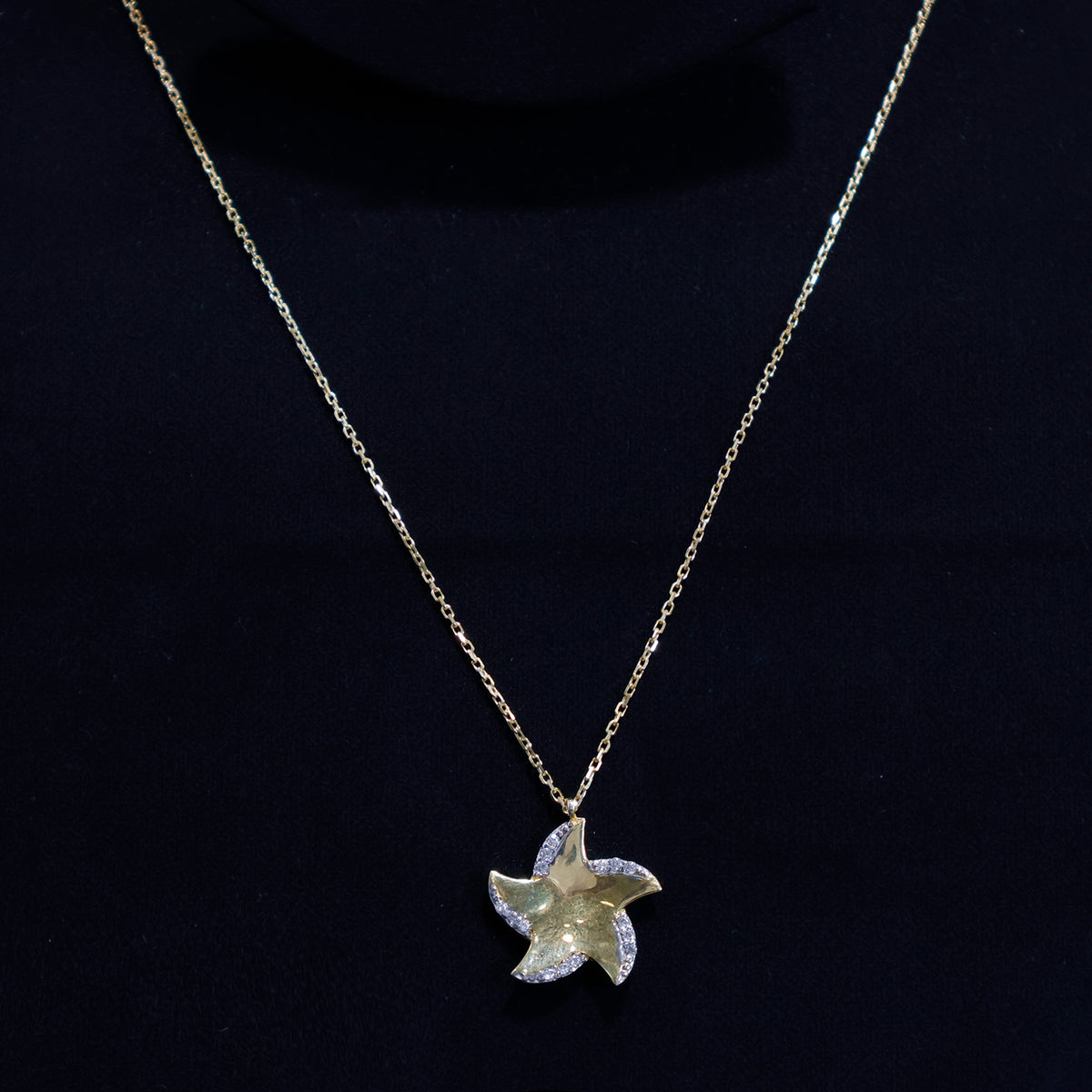 18K Gold Necklace – Star Design with CZ Accents – Zero Making Charge - Close View