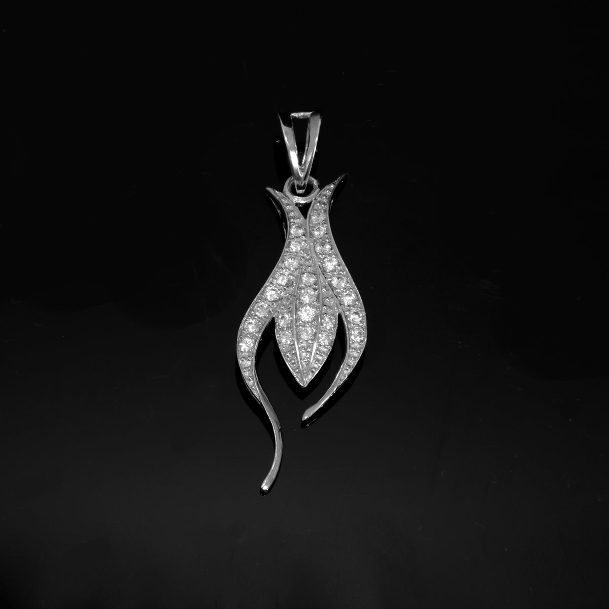18K Gold Pendant - White Gold CZ Design Elegant Finish – Main View