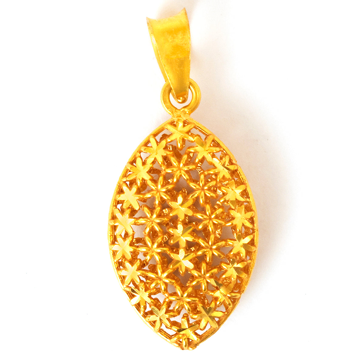 ذهب معلقة مع intricate design on white background