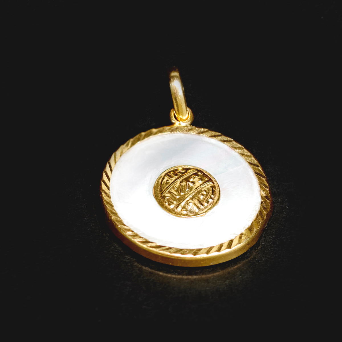 21k Gold Pendant with Mother of Pearl Design - Zero Making Charge - Al Fanan