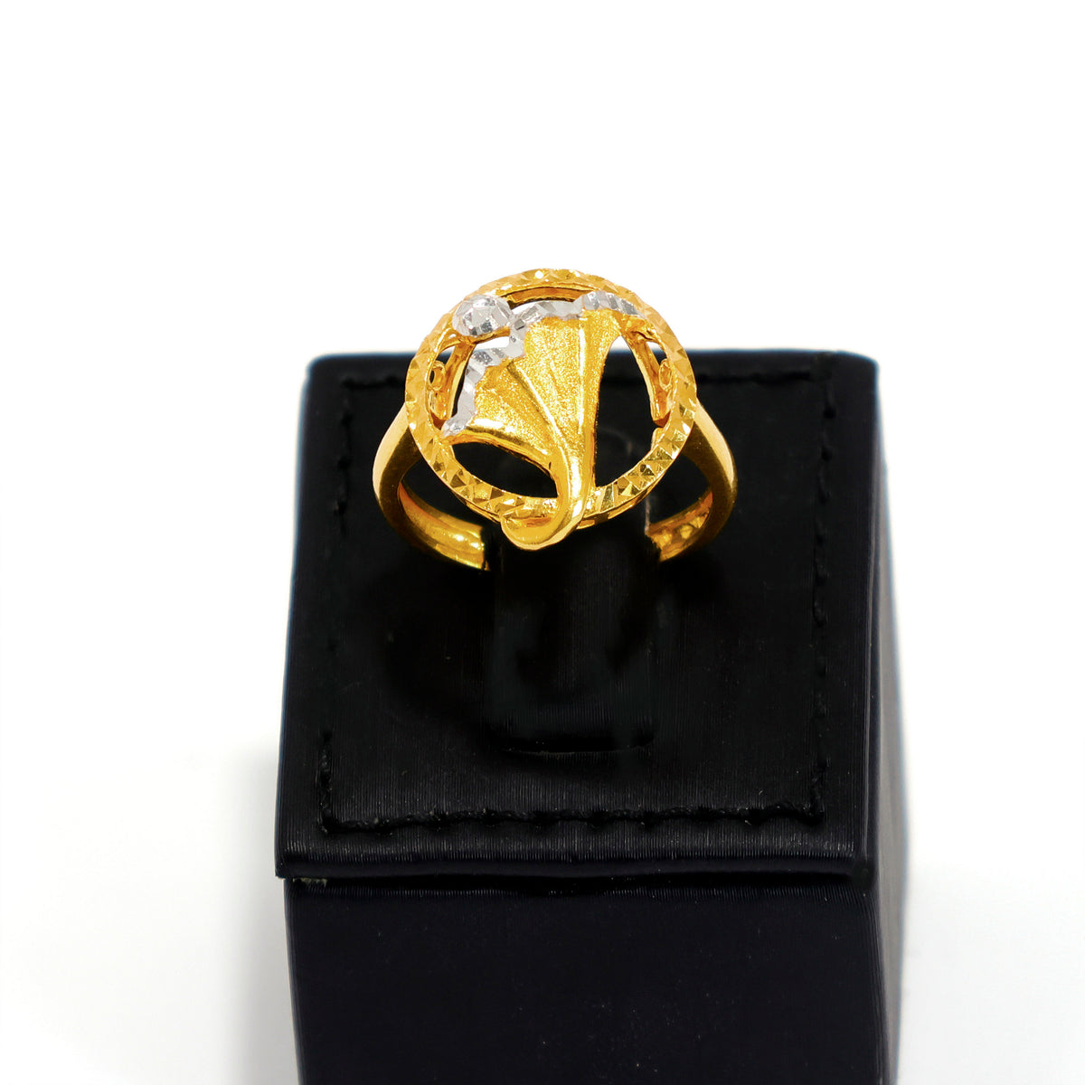 22K Gold Ring – round-frame abstract fan motif ring design – Main View