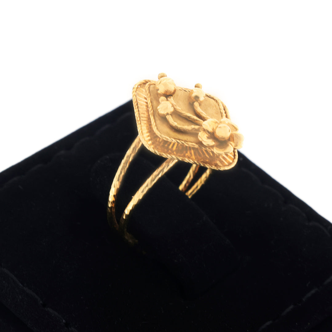 18K Gold Swirl Teardrop Ring