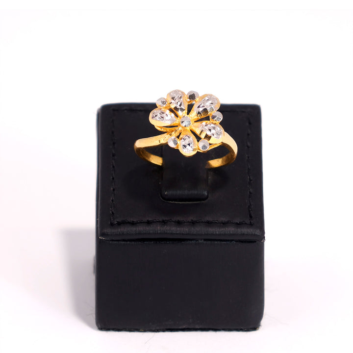 22K Gold Ring – Beautiful Two-tone Floral Design - Main View