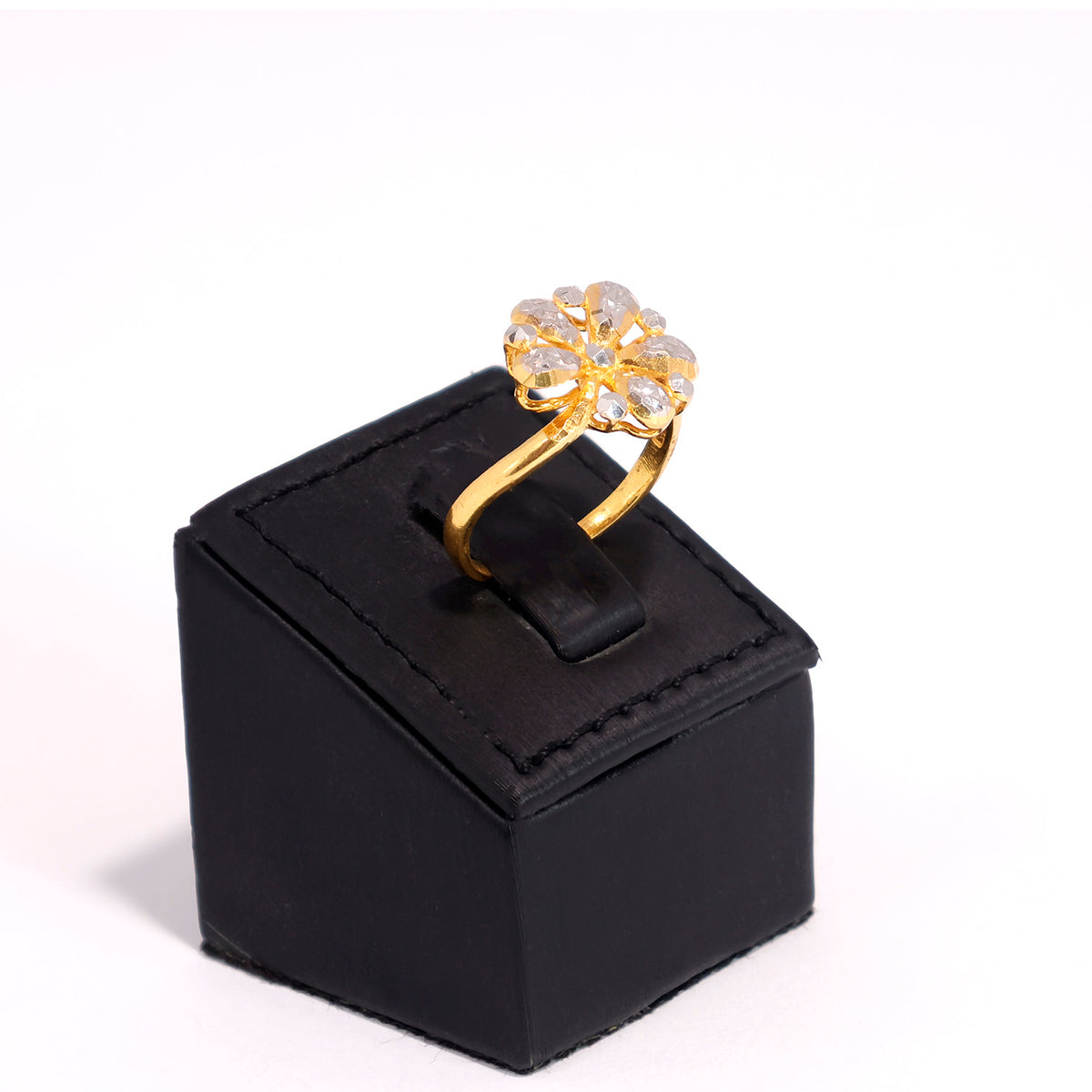 22K Gold Ring – Beautiful Two-tone Floral Design - Side Angle