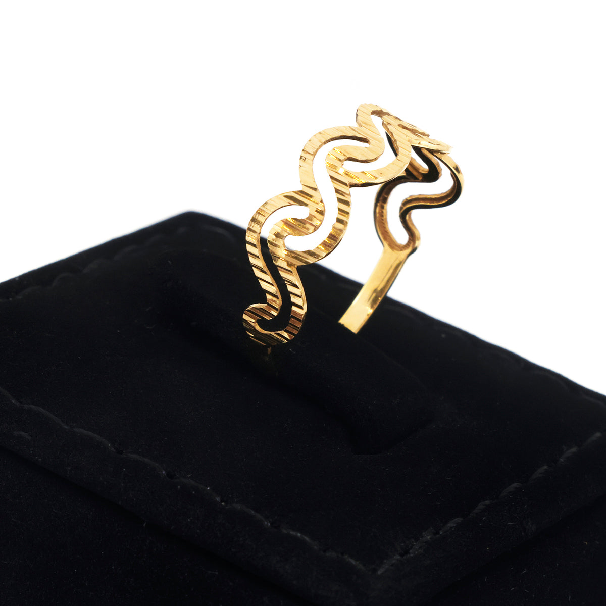 18K Gold Scalloped Wave Ring