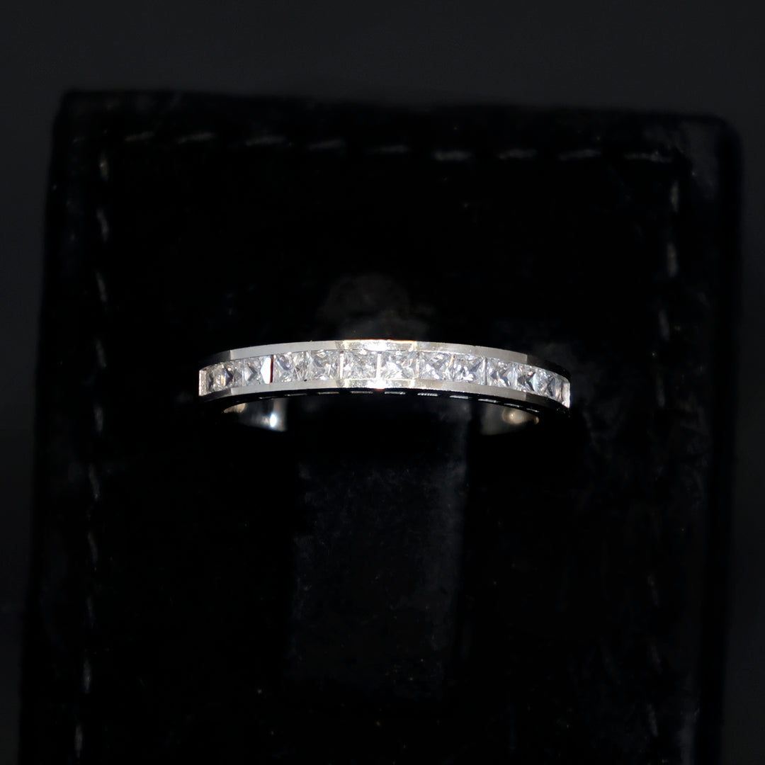 18K White Gold CZ Band Ring – Zero Making Charge - close view