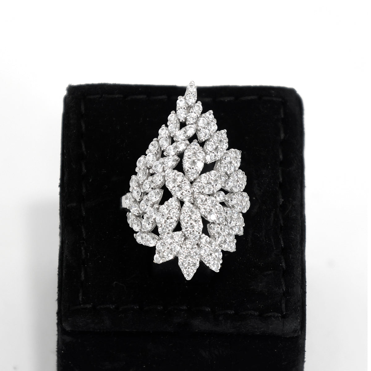 18K White Gold Floral Cluster Ring with Sparkling Stones – Close View