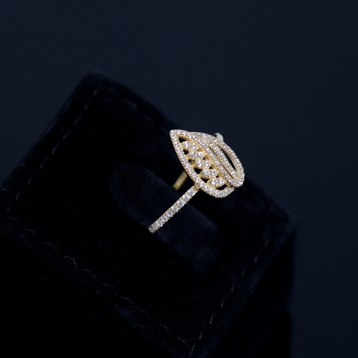 18K Gold Leaf Design Ring with Sparkling Stones – Side Angle