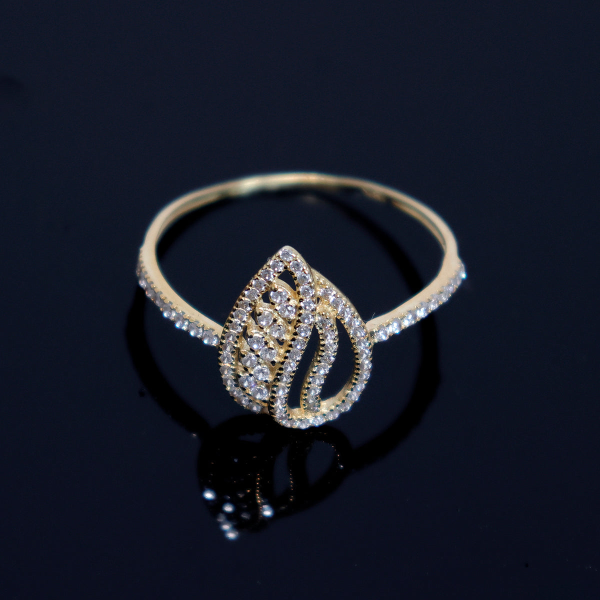 18K Gold Leaf Design Ring with Sparkling Stones – Main View