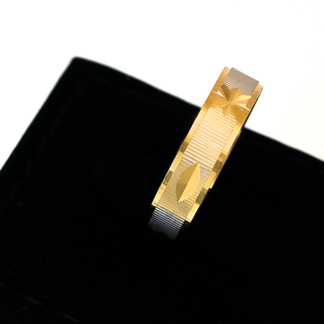 ذهب tie clip on black background