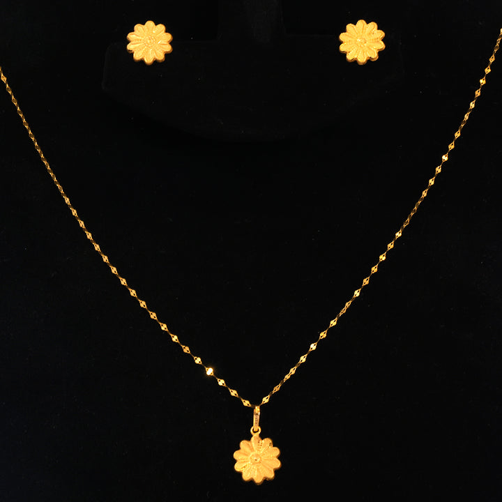 18K Gold Daisy Flower Necklace &amp; Earring Set