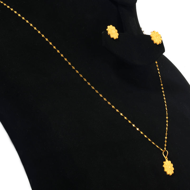 18K Gold Daisy Flower Necklace &amp; Earring Set