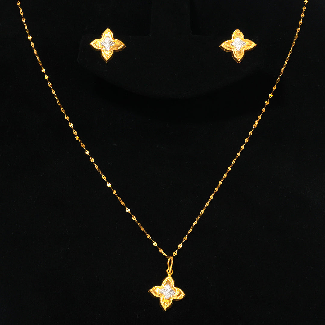 18K Gold Four-Point Star Necklace &amp; Earring Set