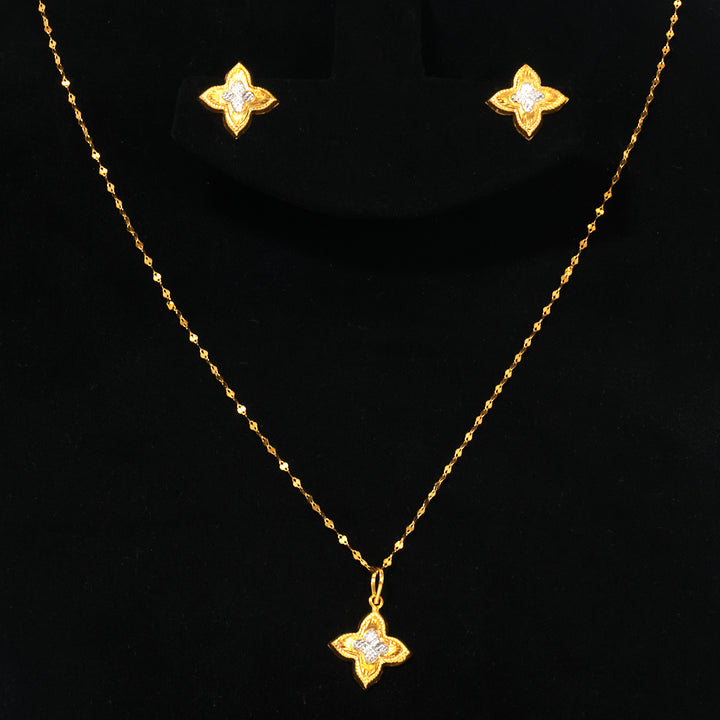 18K Gold Four-Point Star Necklace &amp; Earring Set