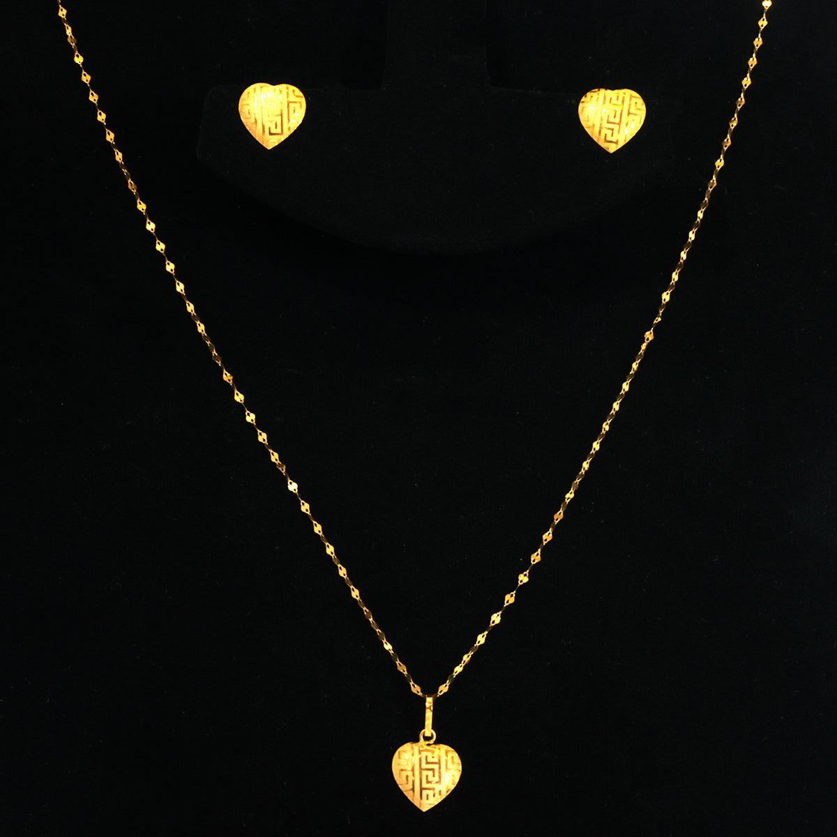 18K Gold Patterned Heart Necklace & Earring Set