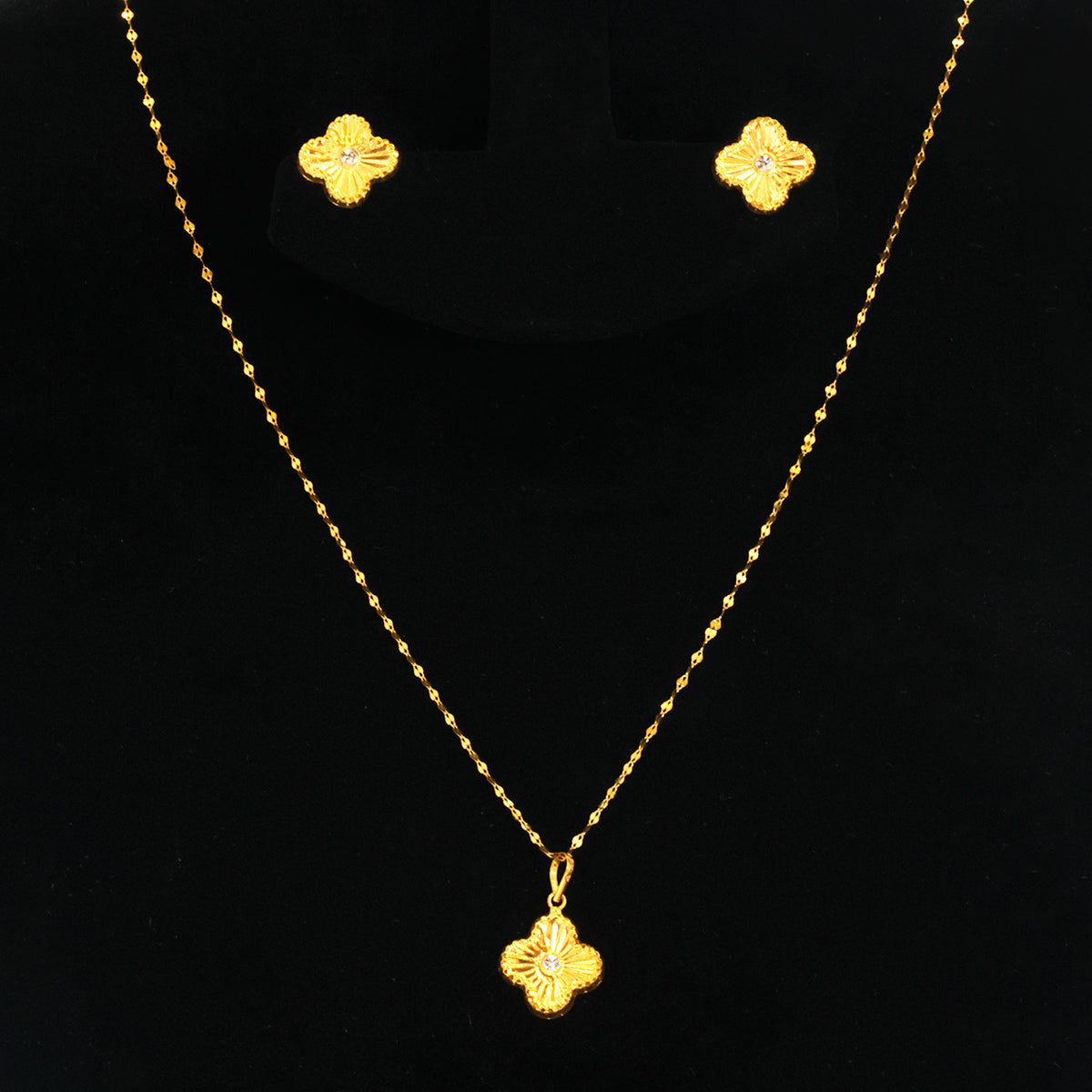 18K Gold Four-Point Star Necklace & Earring Set