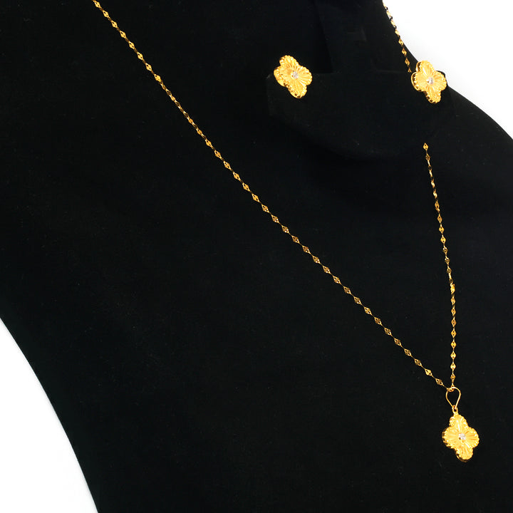 18K Gold Four-Point Star Necklace &amp; Earring Set