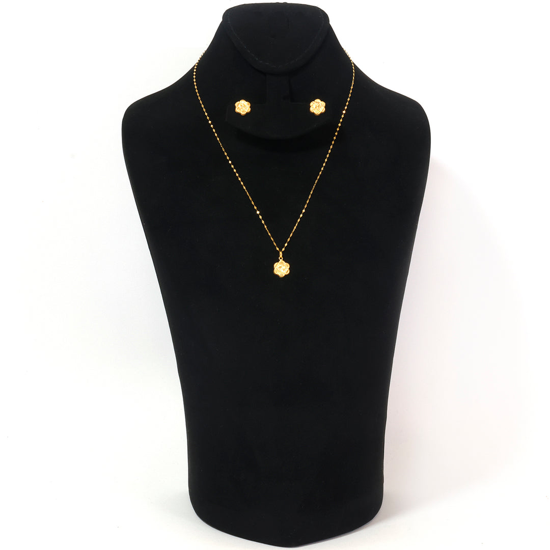 18K Gold Scalloped Flower Necklace &amp; Earring Set