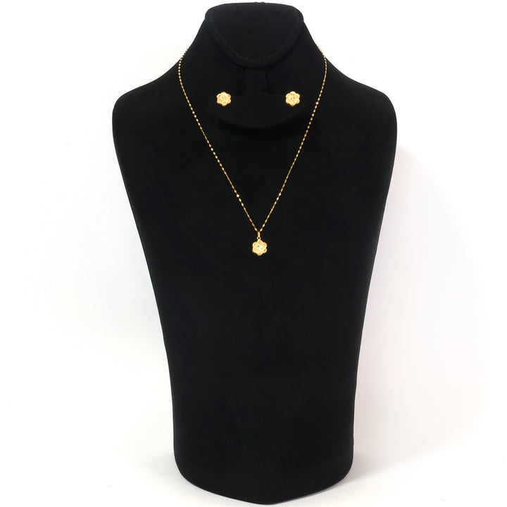 18K Gold Scalloped Flower Necklace &amp; Earring Set