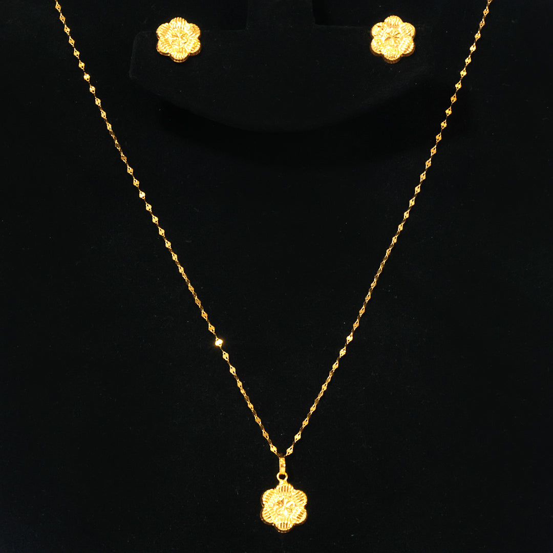 18K Gold Scalloped Flower Necklace &amp; Earring Set