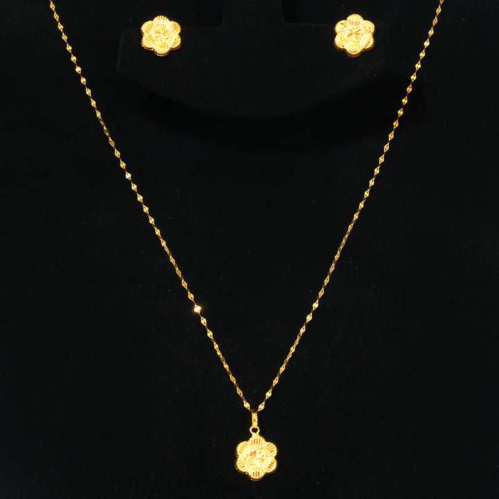 18K Gold Scalloped Flower Necklace &amp; Earring Set