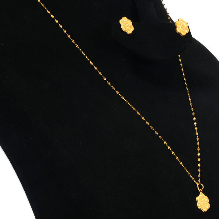 18K Gold Scalloped Flower Necklace &amp; Earring Set