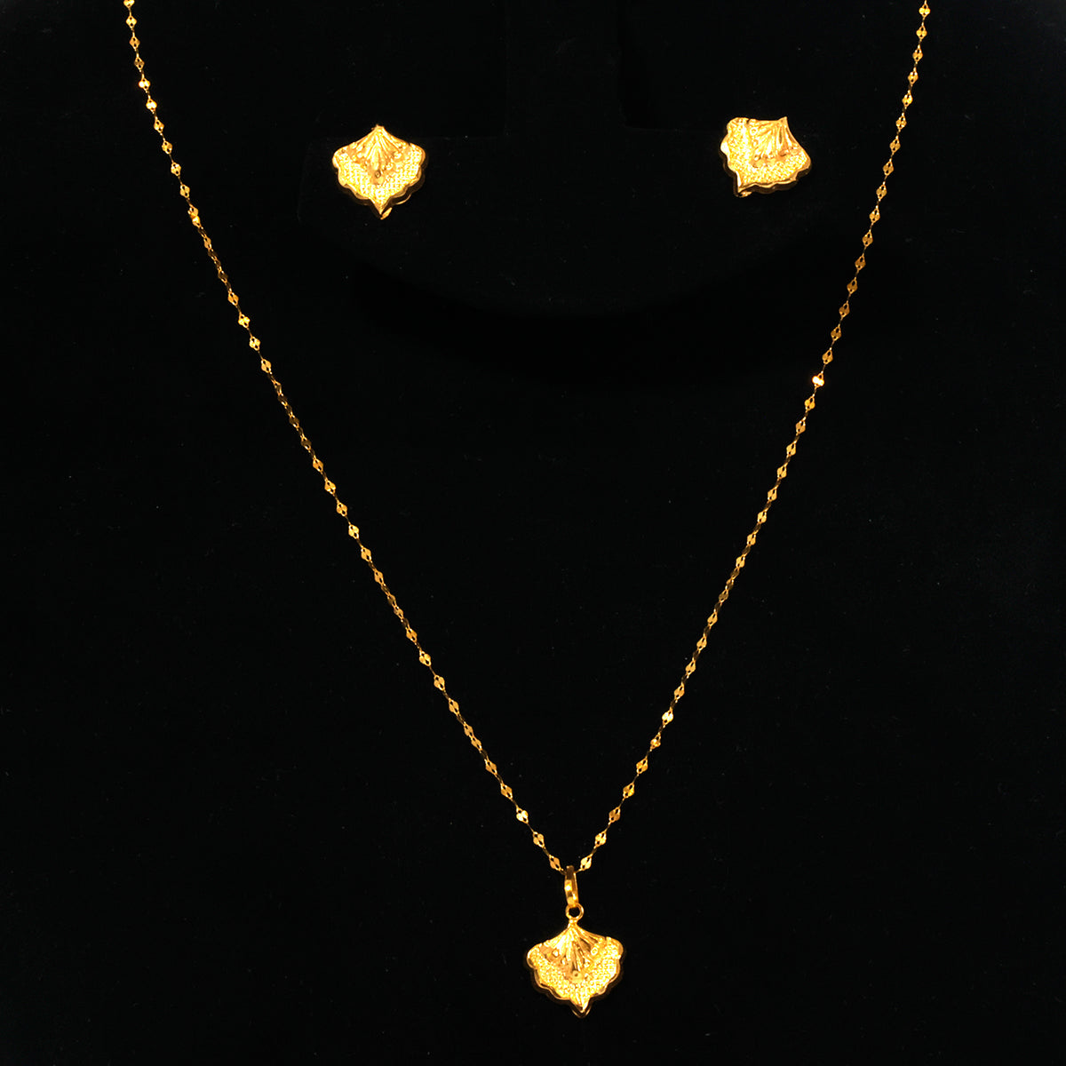 18K Gold Blossom Necklace & Earring Set