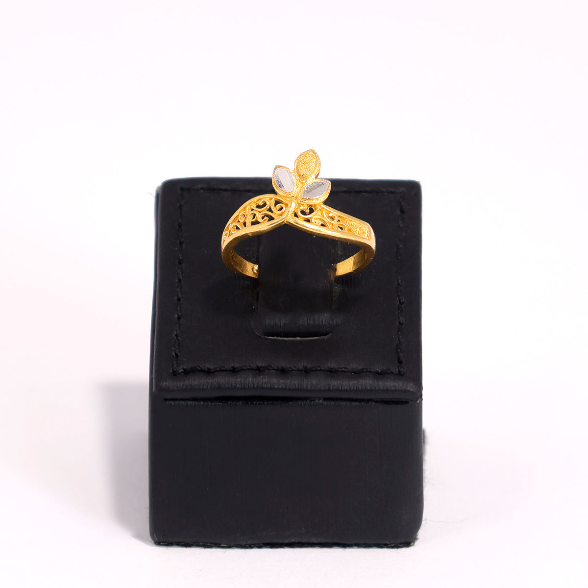 22K Gold Ring - Two-tone Leaf Design & intricate filigree band - Main View