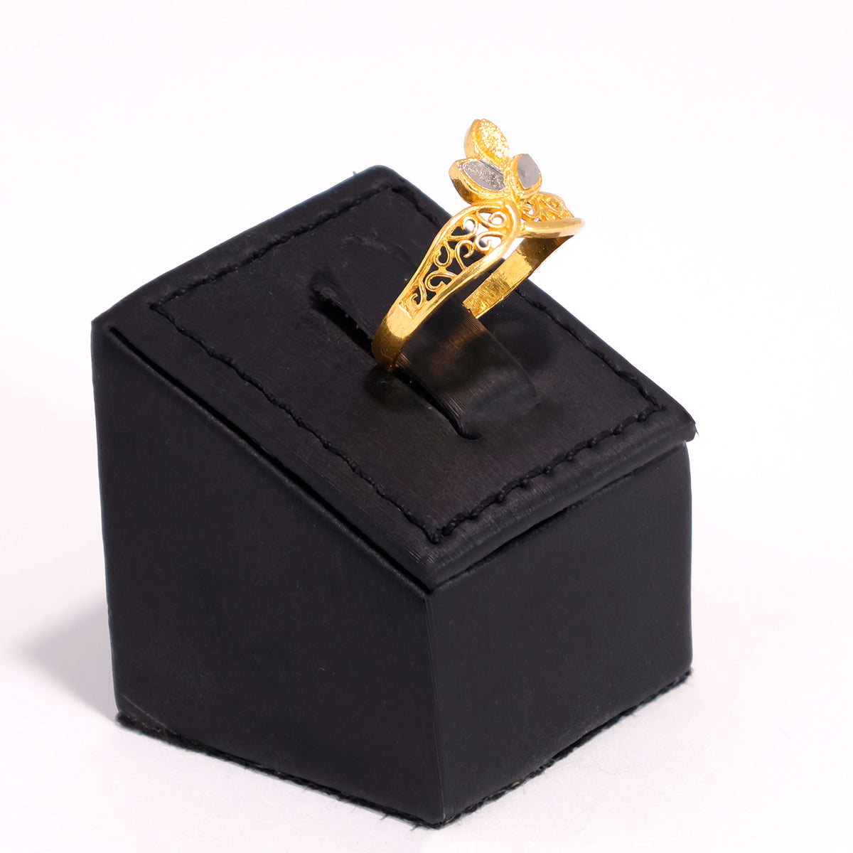 22K Gold Ring - Two-tone Leaf Design & intricate filigree band - Side Angle