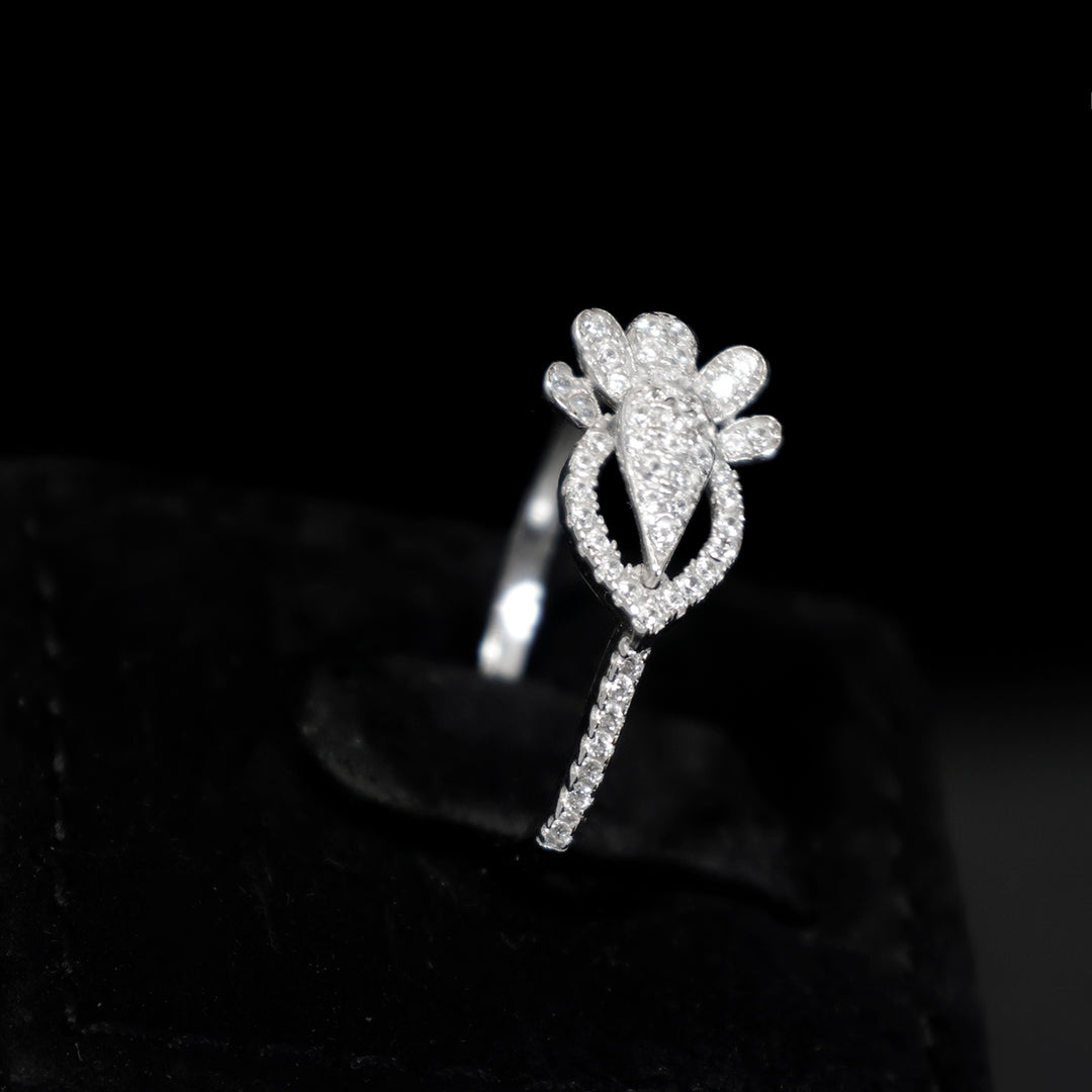 18K Gold Rings – Delicate Floral &amp; Leaf-inspired Design - Side angle
