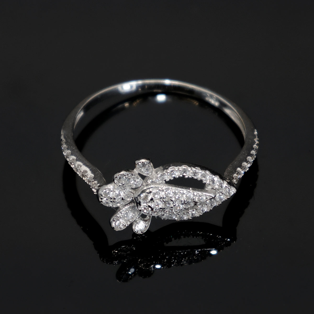 18K Gold Rings – Delicate Floral & Leaf-inspired Design - Main View